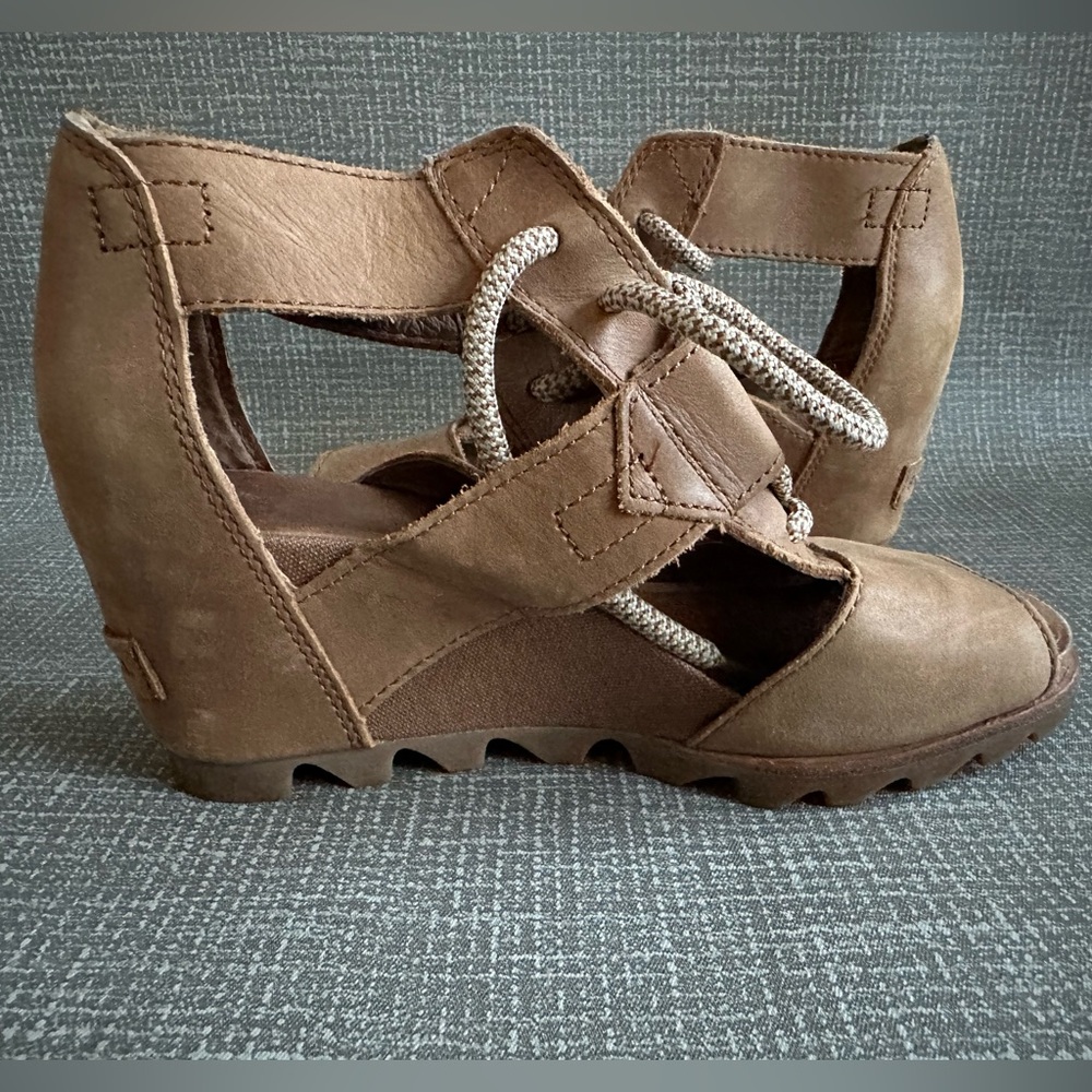 Sorel Joanie II Lace Wedge Sandal Size 7.5 Camel Taupe Leather Open Toe Lace-Up - Picture 3 of 14